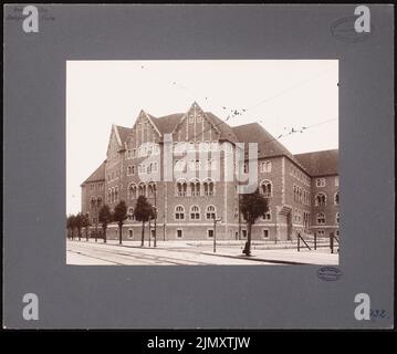 Thoemer & Mönnich, Amtsgericht III in Berlin-Charlottenburg, Erweiterung (1912-1915): Ansicht Osnabrücker Straße / Ecke Herschelstraße. Foto auf Papier, 35,1 x 42 cm (einschließlich Scankanten) Stockfoto