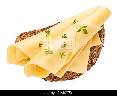 Gouda-Käsescheiben auf Brot, Ansicht von oben Stockfoto