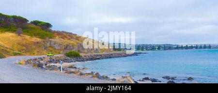 Franklin Parade in Rosetta Fahren Sie auf der Encounter Bay in Victor Harbor, Südaustralien. Die Straße führt von Victor Harbor zum beliebten Bluff Jetty. Stockfoto