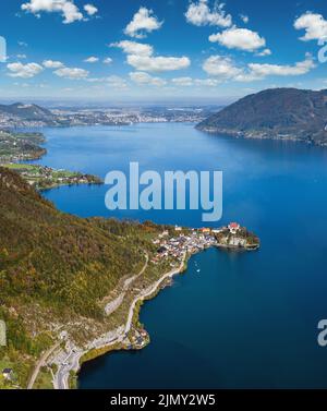 Herbstalpen Traunsee Blick vom Kleinen Sonnstein, Ebensee, Österreich. Stockfoto