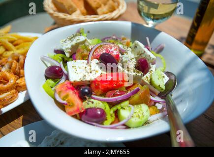 Griechischer Salat, Korfu, Ionische Inseln, Griechenland Stockfoto