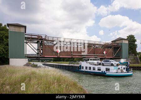 Das Fuestrup-Schrankentor am Dortmund-Ems-Kanal bei Greven, Nordrhein-Westfalen, Deutschland. das Sperrtor Fuestrup des Dortmund-Ems-Kanal bei Greven, Stockfoto
