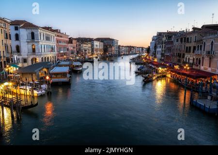 Grand Canal über die Rialtobrücke Stockfoto