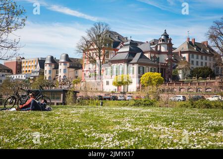 Hoechst, kleines Dorf in der Nähe von Frankfurt, Deutschland. BOLONGARO PALAST AM FLUSS MAIN Stockfoto