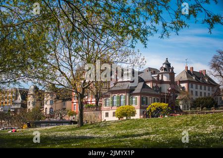 Hoechst, kleines Dorf in der Nähe von Frankfurt, Deutschland. BOLONGARO PALAST AM FLUSS MAIN Stockfoto