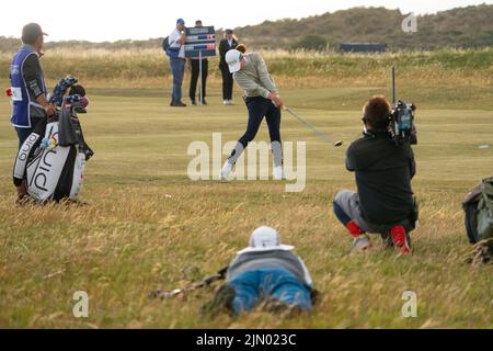 Gullane, Schottland, Großbritannien. 7.. August 2022. Finalrunde der AIG Women’s Open Golf Championship in Muirfield in Gullane, East Lothian. Bild; Hinako Shibuno spielt den Anflug auf das 17.-Loch. Iain Masterton/Alamy Live News Stockfoto