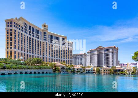 Las Vegas, USA – 23. Mai 2022: Das Bellagio ist ein Luxushotel und ein Kasino am Las Vegas Strip. Das Bellagio wurde am 15. Oktober 1998 eröffnet. Stockfoto