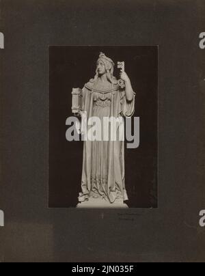 HAVERKAMP Wilhelm, allegorischer Figurenschmuck, meist für die Hauptfassade des Rathauses Berlin-Charlottenburg, Design- oder Ausführungsmodelle (ohne Datum): »Die Verwaltung«. Foto auf Karton, 46 x 35,9 cm (inklusive Scan-Kanten) Haverkamp Wilhelm : Allegorischer Figurenschmuck, mehrheitlich für die Hauptfassade des Rathauers Berlin-Charlottenburg, Entwurf- bzw.. Ausfüh Rungsmodelle Stockfoto