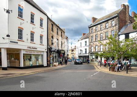 Marktplatz mit Blick auf die Marktstraße in Hexham Northumberland, Großbritannien Stockfoto