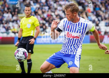 Odense, Dänemark. 07. August 2022. Jeppe Tverskov (6) von ob beim Superliga-Spiel 3F zwischen Odense Boldklub und Aarhus GF im Nature Energy Park in Odense. (Foto: Gonzales Photo/Alamy Live News Stockfoto