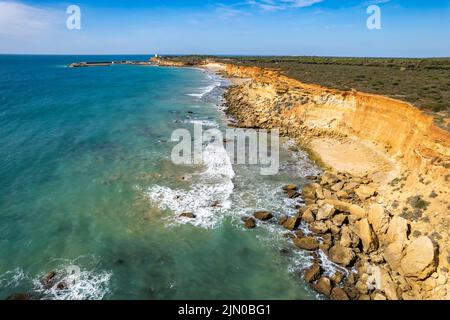 Blick über die Steilküste mit Strandbuchten Calas de Conil, Conil de la Frontera, Costa de la Luz, Andalusien, Spanien | Blick über die steile Küste Stockfoto