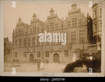 Unbekannter Fotograf, hohes Tor (Brama Wyzynna) in Danzig (ohne dat.): Planinhalt N.N. entdeckt. Foto auf Karton, 13,2 x 18 cm (einschließlich Scankanten) N.N. : Zeughaus, Danzig Stockfoto