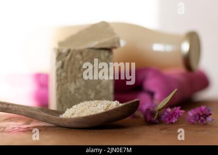 Hausgemachte Wäsche, Marseille geriebene Seife, DIY, do it yourself, Zero Waste, Umweltfreundliches, natürliches Produkt zum Waschen und Reinigen Stockfoto
