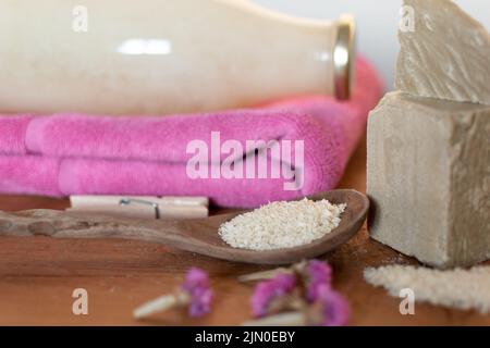 Hausgemachte Wäsche, Marseille geriebene Seife, DIY, do it yourself, Zero Waste, Umweltfreundliches, natürliches Produkt zum Waschen und Reinigen Stockfoto