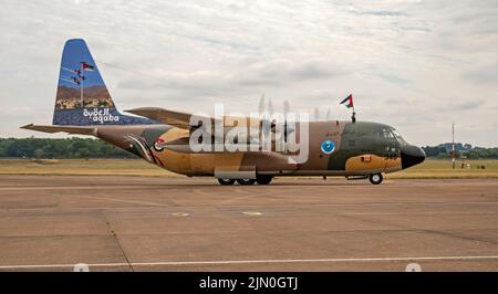 Die Royal Jordanian Air Force C-130H Hercules kommt beim Royal International Air Tattoo an Stockfoto