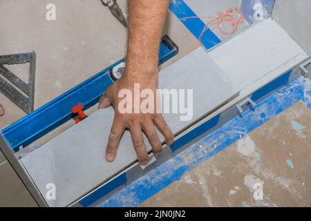 Im Bau neue Badewanne Umbau eines eigenen Badezimmers Stockfoto