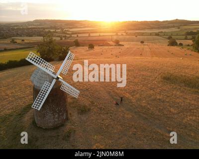 Tysoe Windmill Hill in der Nähe der Stelle der Schlacht von Edgehill der erste englische Bürgerkrieg. Erbaut im frühen 18.. Jahrhundert. Tonnenförmiger Steinturm. Stockfoto