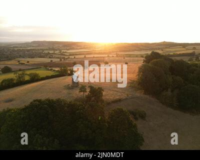 Tysoe Windmill Hill in der Nähe der Stelle der Schlacht von Edgehill der erste englische Bürgerkrieg. Erbaut im frühen 18.. Jahrhundert. Tonnenförmiger Steinturm. Stockfoto