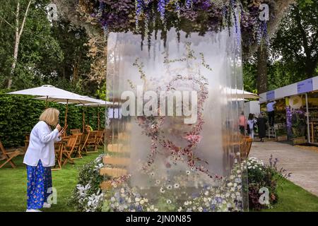 Chelsea Flower Show, Veevers Carter Natural Perspective Gardens mit einer Ausstellung der Queen zum Platinum Jubilee, 2022 Stockfoto