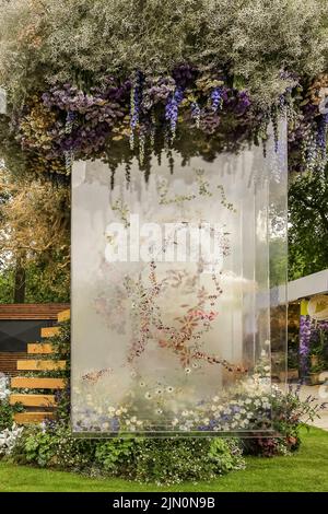 Chelsea Flower Show, Veevers Carter Natural Perspective Gardens mit einer Ausstellung der Queen zum Platinum Jubilee, 2022 Stockfoto