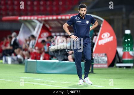Fabio Grosso, Cheftrainer von Frosinone Calcio, schaut während des Coppa Italia-Spiels zwischen AC Monza und Frosinone Calcio am 7. August 2022 im U-Power Stadium in Monza, Italien, auf. Stockfoto