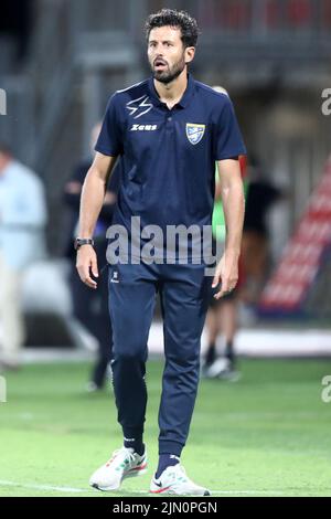 Fabio Grosso, Cheftrainer von Frosinone Calcio, schaut während des Coppa Italia-Spiels zwischen AC Monza und Frosinone Calcio am 7. August 2022 im U-Power Stadium in Monza, Italien, auf. Stockfoto