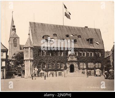 Unbekannter Fotograf, Rathaus in Quedlinburg (ohne Datum): Ansicht Marktfront, im linken Hintergrund Kirche. Foto, 21,1 x 26,3 cm (einschließlich Scankanten) unbekannt. Fotograf : Rathaus in Quedlinburg (ohne DAT.) Stockfoto