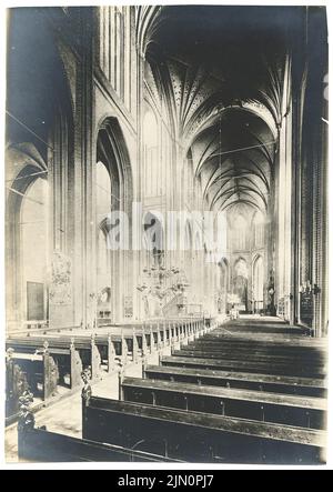 Unbekannter Fotograf, Dom, Schwerin (ohne Datum): Interieur im Osten. Foto, 16 x 11,3 cm (einschließlich Scankanten) unbekannt. Fotograf : Dom, Schwerin (ohne DAT.) Stockfoto