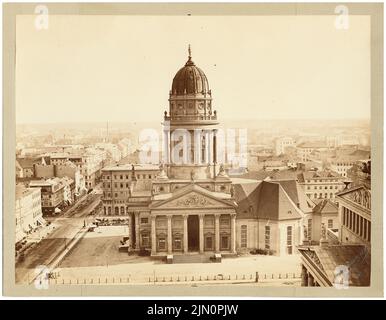 Gontard Carl von (1731-1791), Gendarmenmarkt und Deutscher Dom, Berlin (1887): Blick vom französischen Domturm nach Süden zum Deutschen Dom mit Teilansicht Schauspielhaus (1867/68). Foto auf Karton, 18,5 x 23,8 cm (inklusive Scan-Kanten) Gontard Carl von (1731-1791): Gendarmenmarkt und Deutscher Dom, Berlin (1887) Stockfoto