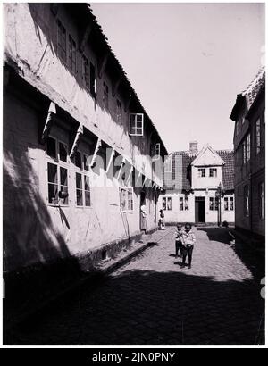 Hude Eneret, Alte Gassen, Ribe (Ohne Dat.): Blick In Gasse. Foto, 20,6 x 15,8 cm (inkl. Scanränder). Tu Architekturmuseum Inv. Nr. F 0655. Hude Eneret: Alte Gassen, Ribe (ohne DAT.) Stockfoto