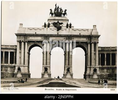 Girault Charles (1851-1932), Arcades du Cinquantenaire, Brüssel (ohne dat.): Ansicht Triumphbogen mit Quadriga, Skulpturen, Wappen, Arkade. Foto, 19,5 x 24,6 cm (inklusive Scankanten) Girault Charles (1851-1932): Arcades du Cinquantenaire, Brüssel (ohne DAT.) Stockfoto