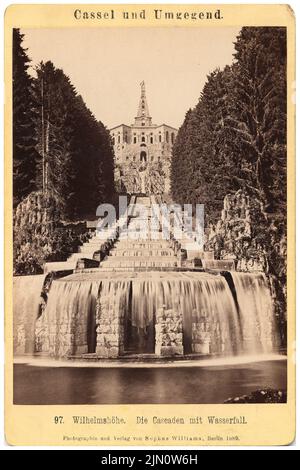 Gueriero Francesco, Wilhelmshöhe in Kassel (ohne dat.): Herkules mit Kaskaden. Foto, 17 x 11,3 cm (inklusive Scankanten) Gueriero Francesco: Wilhelmshöhe in Kassel (ohne DAT.) Stockfoto