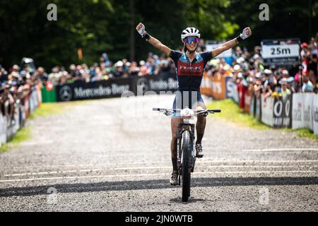 Jolanda Neff aus der Schweiz feiert Sieg nach dem Mercedes Benz UCI Mountain Bike Weltcup Langlauf in Mont-Sainte-Anne, Kanada, August 7 Stockfoto