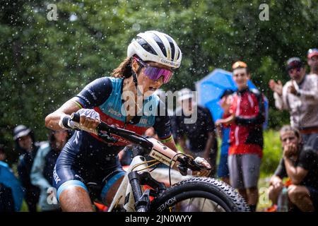Jolanda Neff aus der Schweiz im Einsatz beim Mercedes Benz UCI Mountain Bike World Cup in Mont-Sainte-Anne, Kanada, 7. August 2022. (CTK Foto/Mikrofon Stockfoto