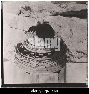 Unbekannter Fotograf, Muschel einer Figurennische in Baalbek (ohne dat.): Detailansicht. Foto, 20 x 20,2 cm (einschließlich Scankanten) unbekannt. Fotograf : Konche einer Figurennischen in Baalbek (ohne DAT.) Stockfoto