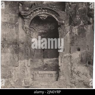 Unbekannter Fotograf, Figurennische in Baalbek (ohne dat.): Ansicht (Südstoa, östliche Rundexedra). Foto, 18 x 19,2 cm (einschließlich Scankanten) unbekannt. Fotograf : Figurennische in Baalbek (ohne DAT.) Stockfoto