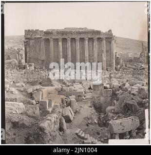 Unbekannter Fotograf, bacchus-Tempel in Baalbek (ohne dat.): Ansicht. Foto, 19,5 x 20,2 cm (einschließlich Scankanten) unbekannt. Fotograf : Bacchustempel in Baalbek (ohne DAT.) Stockfoto