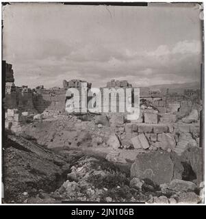 Unbekannter Fotograf, Ruinen in Baalbek (ohne Datum): Ansicht. Foto, 20,1 x 20,2 cm (einschließlich Scankanten) unbekannt. Fotograf : Ruinen in Baalbek (ohne DAT.) Stockfoto