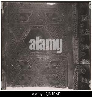 Unbekannter Fotograf, Decke des Peristyls in Baalbek (ohne Dat.): Detail. Foto, 19,9 x 20 cm (einschließlich Scankanten) unbekannt. Fotograf : Decke des Peristyls in Baalbek (ohne DAT.) Stockfoto