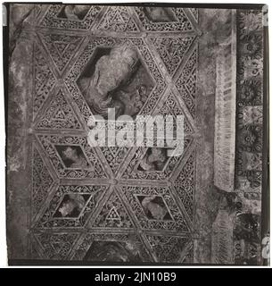 Unbekannter Fotograf, Decke des Peristyls in Baalbek (ohne Dat.): Detail. Foto, 20,2 x 20,5 cm (einschließlich Scankanten) unbekannt. Fotograf : Decke des Peristyls in Baalbek (ohne DAT.) Stockfoto
