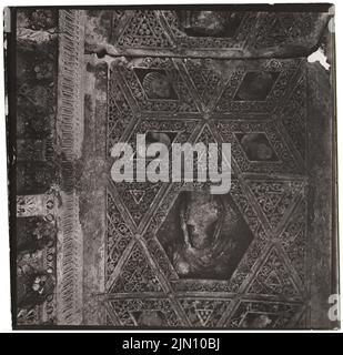 Unbekannter Fotograf, Decke des Peristyls in Baalbek (ohne Dat.): Detail. Foto, 20,2 x 20,8 cm (einschließlich Scankanten) unbekannt. Fotograf : Decke des Peristyls in Baalbek (ohne DAT.) Stockfoto