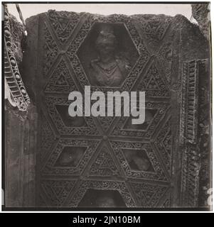 Unbekannter Fotograf, Decke des Peristyls in Baalbek (ohne Dat.): Detail. Foto, 20 x 20,1 cm (einschließlich Scankanten) unbekannt. Fotograf : Decke des Peristyls in Baalbek (ohne DAT.) Stockfoto