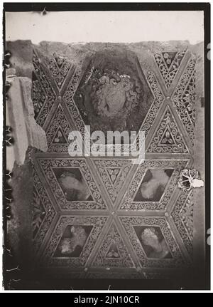 Unbekannter Fotograf, Decke des Peristyls in Baalbek (ohne Dat.): Detail. Foto, 18 x 13,1 cm (einschließlich Scankanten) unbekannt. Fotograf : Decke des Peristyls in Baalbek (ohne DAT.) Stockfoto