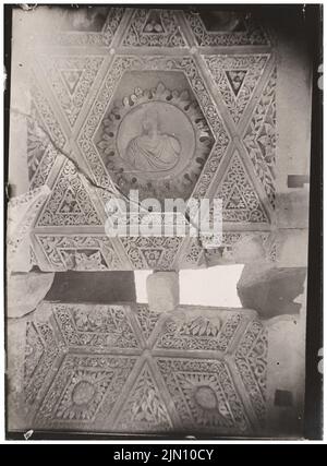 Unbekannter Fotograf, Decke des Peristyls in Baalbek (ohne Dat.): Detail. Foto, 18 x 13,3 cm (einschließlich Scankanten) unbekannt. Fotograf : Decke des Peristyls in Baalbek (ohne DAT.) Stockfoto