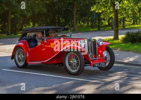 1949, 40s, vierziger Jahre rot MG 1250cc Benzin Cabrio, Sammlerautos werden auf der Lytham Hall Summer Classic Car & Motorcycle Show 13., einem Classic Vintage Collectible Transport Festival, ausgestellt. Stockfoto