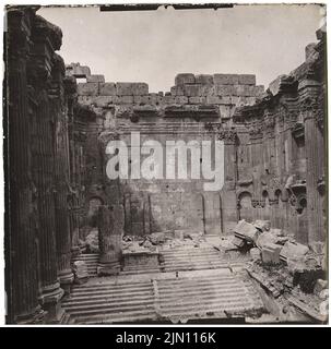 Unbekannter Fotograf, bacchus-Tempel in Baalbek (ohne Datum): Innenraum. Foto, 20,2 x 20,4 cm (einschließlich Scankanten) unbekannt. Fotograf : Bacchustempel in Baalbek (ohne DAT.) Stockfoto