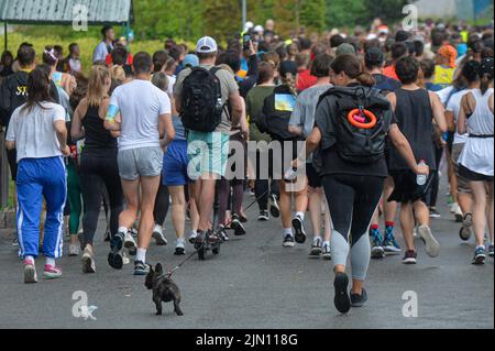 Nicht exklusiv: KIEW, UKRAINE - 05. AUGUST 2022 - die Teilnehmer laufen während des Rennens "Ich Laufe nach Asowstal", um der ukrainischen Kriegsgefangenen zu gedenken, die in der getötet wurden Stockfoto