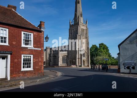 Thaxted Church Essex England August 2022 Hier an der Kreuzung Bull Ring. Die Kirche des heiligen Johannes des Täufers mit unserer Lieben Frau und St. Laurence ist Stockfoto