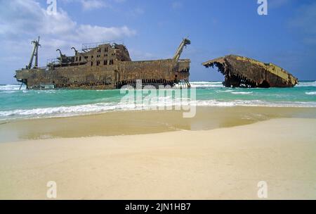 Das Schiffswrack Cabo Santa Maria am Strand von Costa de Boa Esperanca, Boavista, Kapverdische Inseln, Afrika Stockfoto