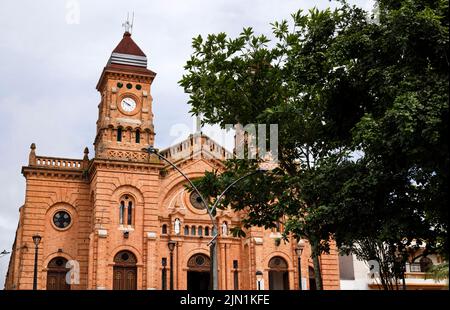 Yolombo, Antioquia - Kolumbien. 24. Juli 2022. Die Iglesia de San Lorenzo ist ein religiöser Tempel der katholischen Kirche, der sich im Stadtgebiet der Munici befindet Stockfoto